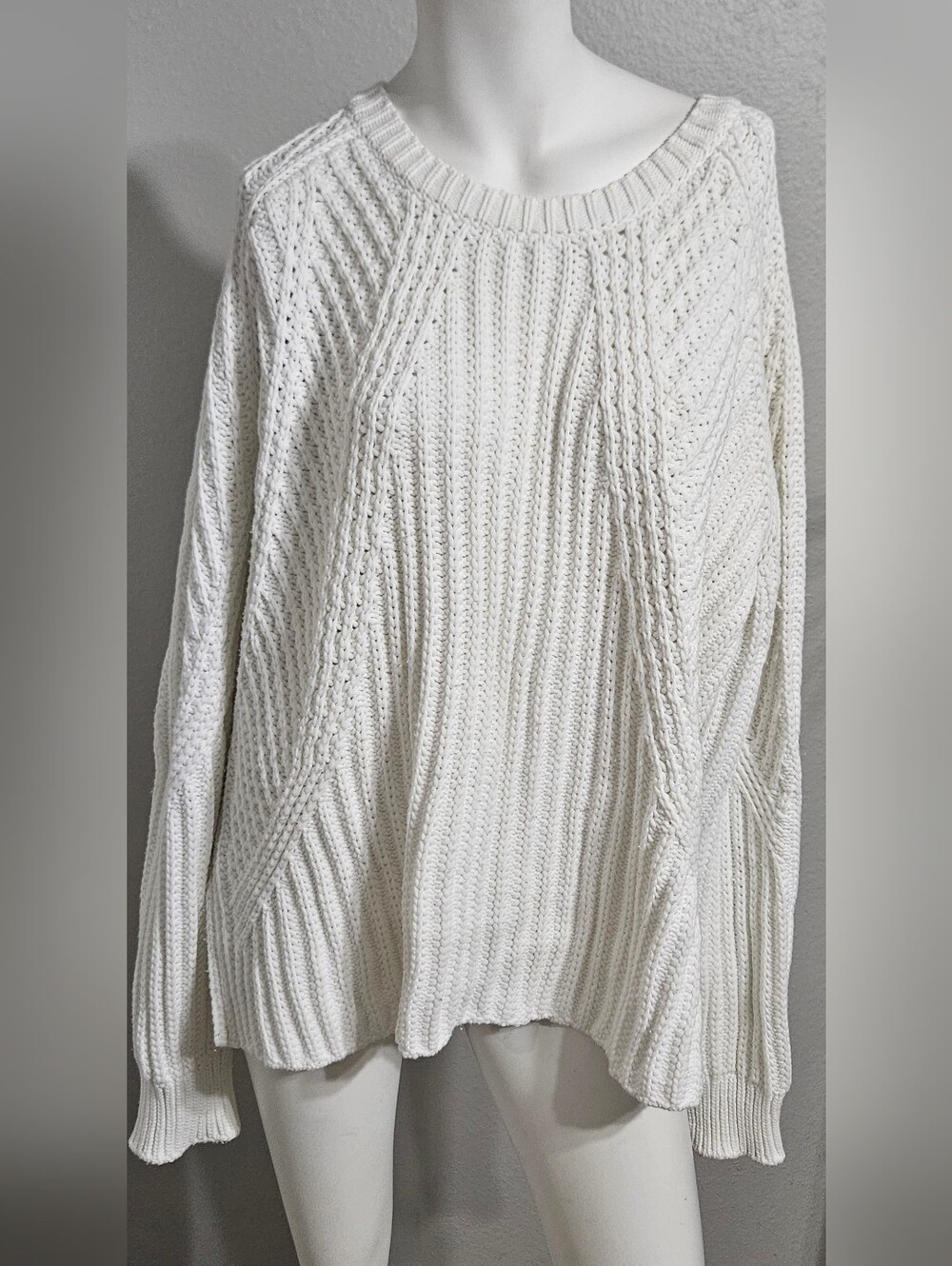 Vince women's White Crewneck Knit Sweater size L